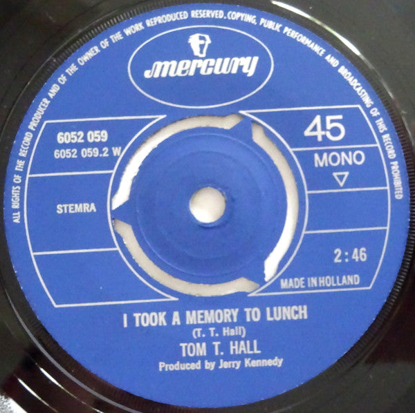Tom T. Hall : One Hundred Children / I Took A Memory To Lunch (7",45 RPM,Single,Mono)