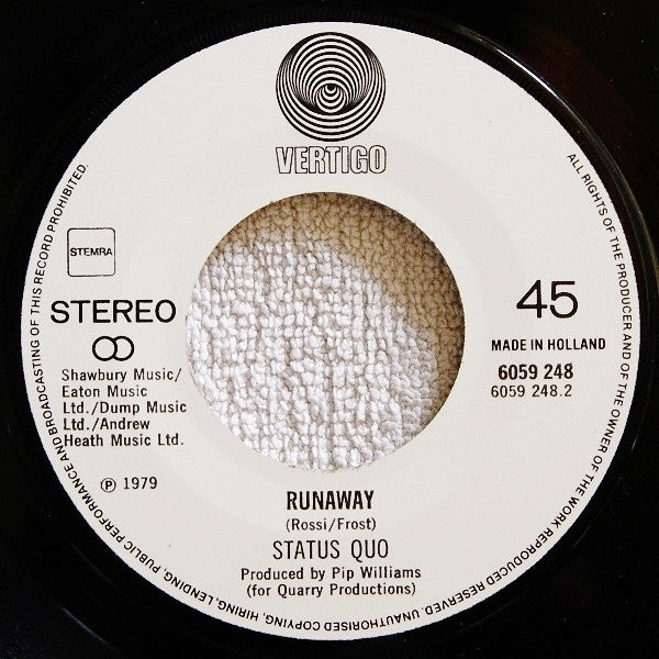 Status Quo : Runaway / Living On An Island (7",Single,45 RPM)