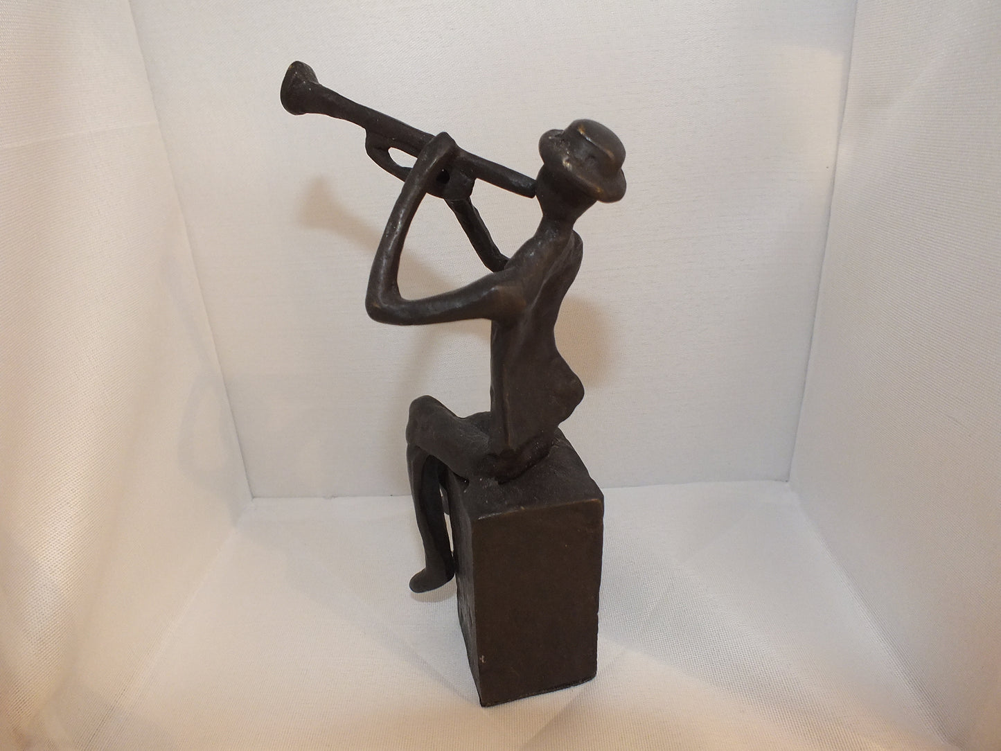 Bronzen beeld trompet