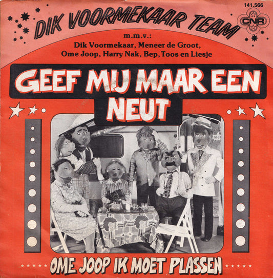 Dik Voormekaar Team M.M.V. Dik Voormekaar, Meneer de Groot, Ome Joop, Harry Nak, Bep (2), Toos En Liesje : Geef Mij Maar Een Neut (7",45 RPM,Single,Stereo)