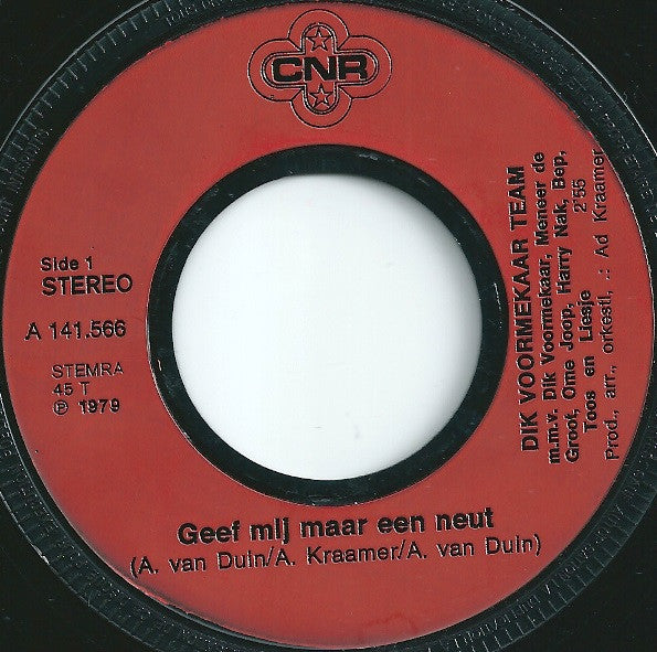 Dik Voormekaar Team M.M.V. Dik Voormekaar, Meneer de Groot, Ome Joop, Harry Nak, Bep (2), Toos En Liesje : Geef Mij Maar Een Neut (7",45 RPM,Single,Stereo)