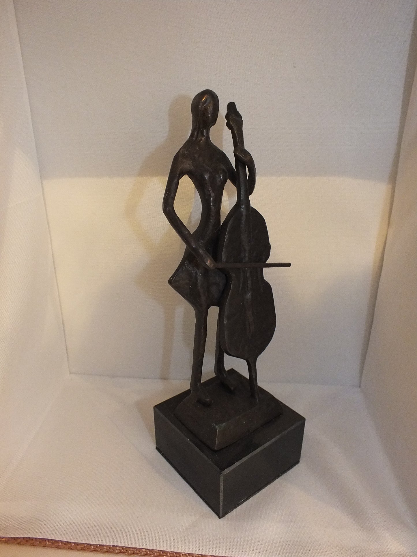 Bronzen beeld Cello